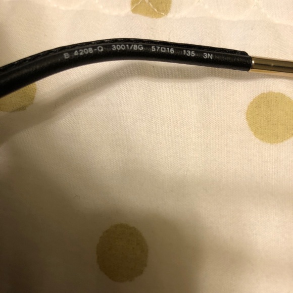 Burberry sunglasses 😎 - Picture 4 of 5